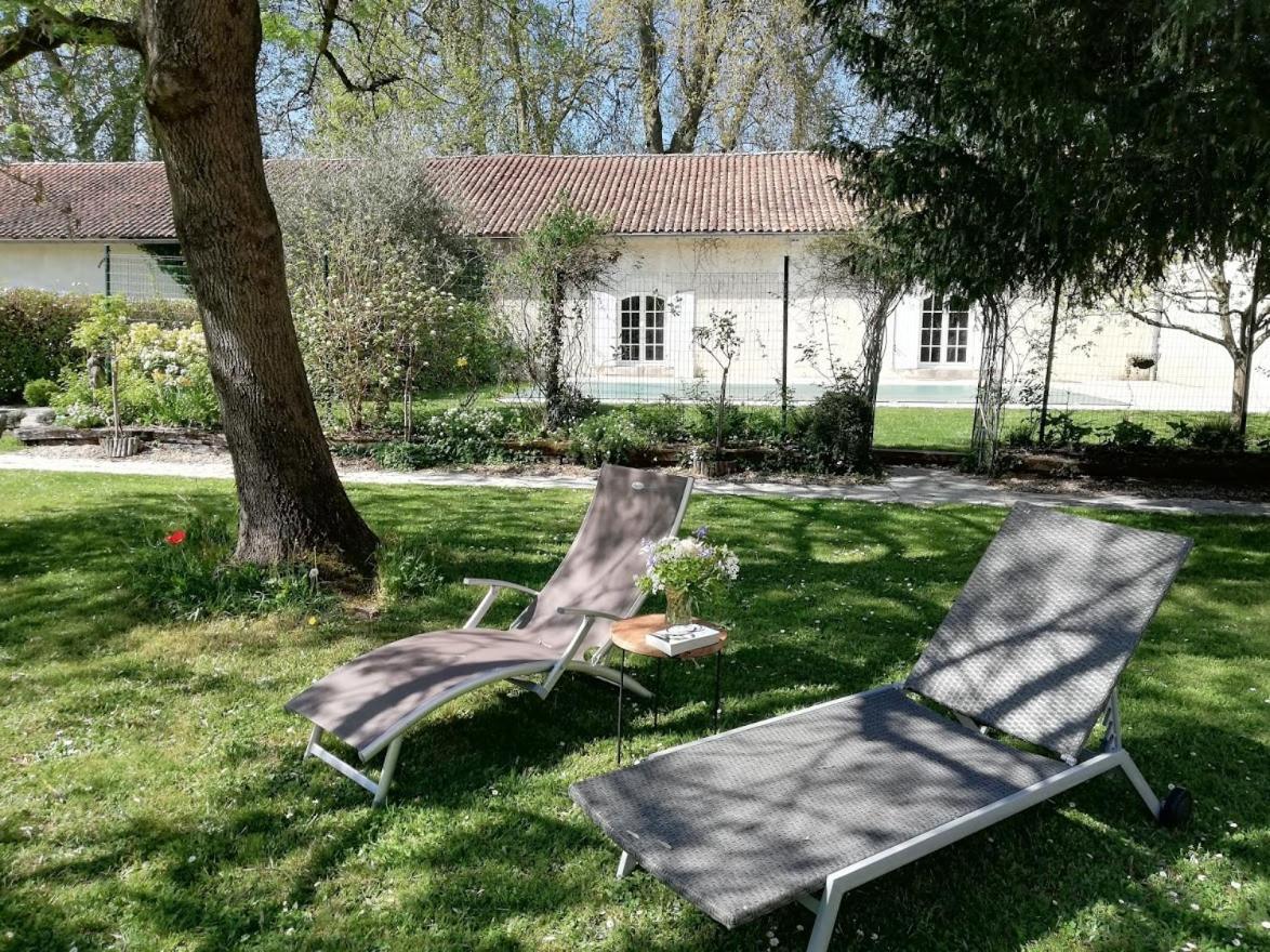 לינה וארוחת בוקר Bourg-Charente Le Domaine Des Platanes מראה חיצוני תמונה