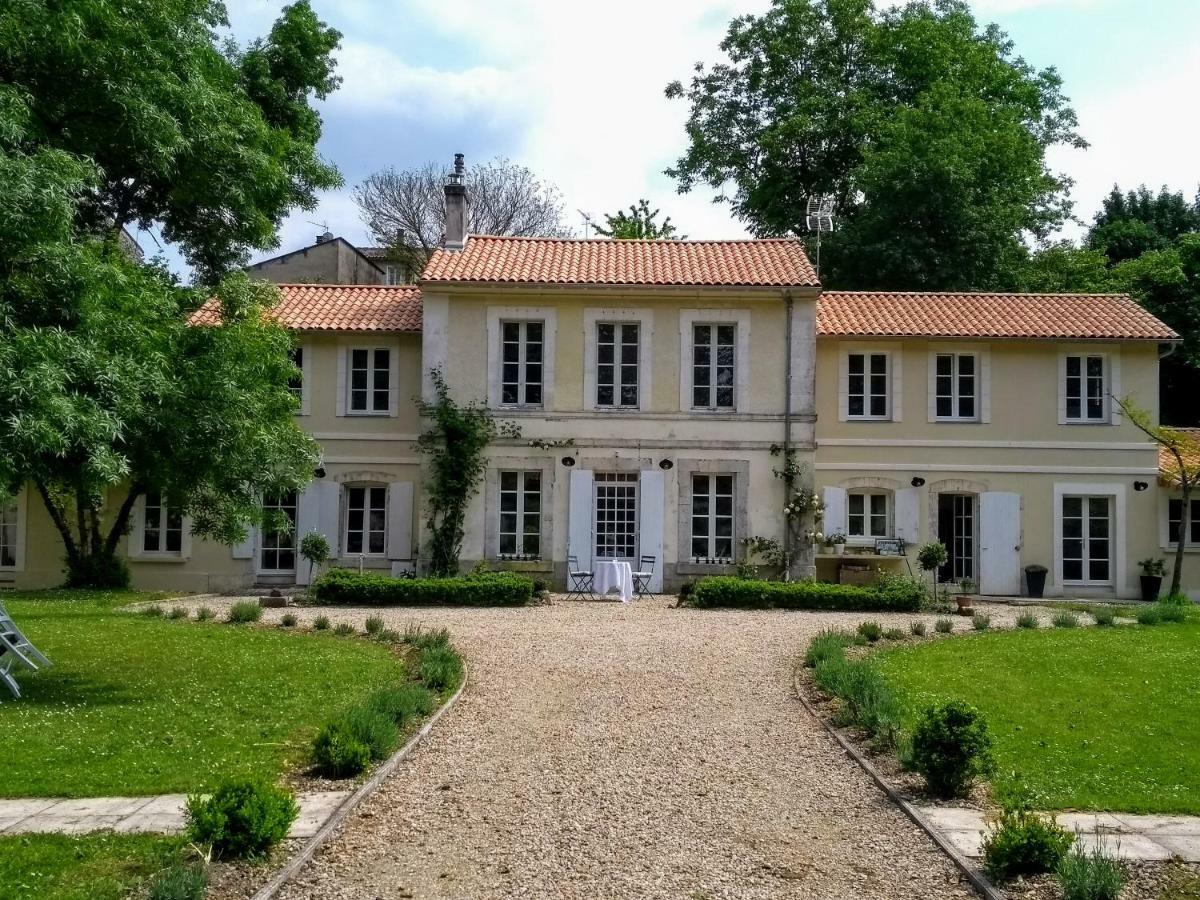 לינה וארוחת בוקר Bourg-Charente Le Domaine Des Platanes מראה חיצוני תמונה
