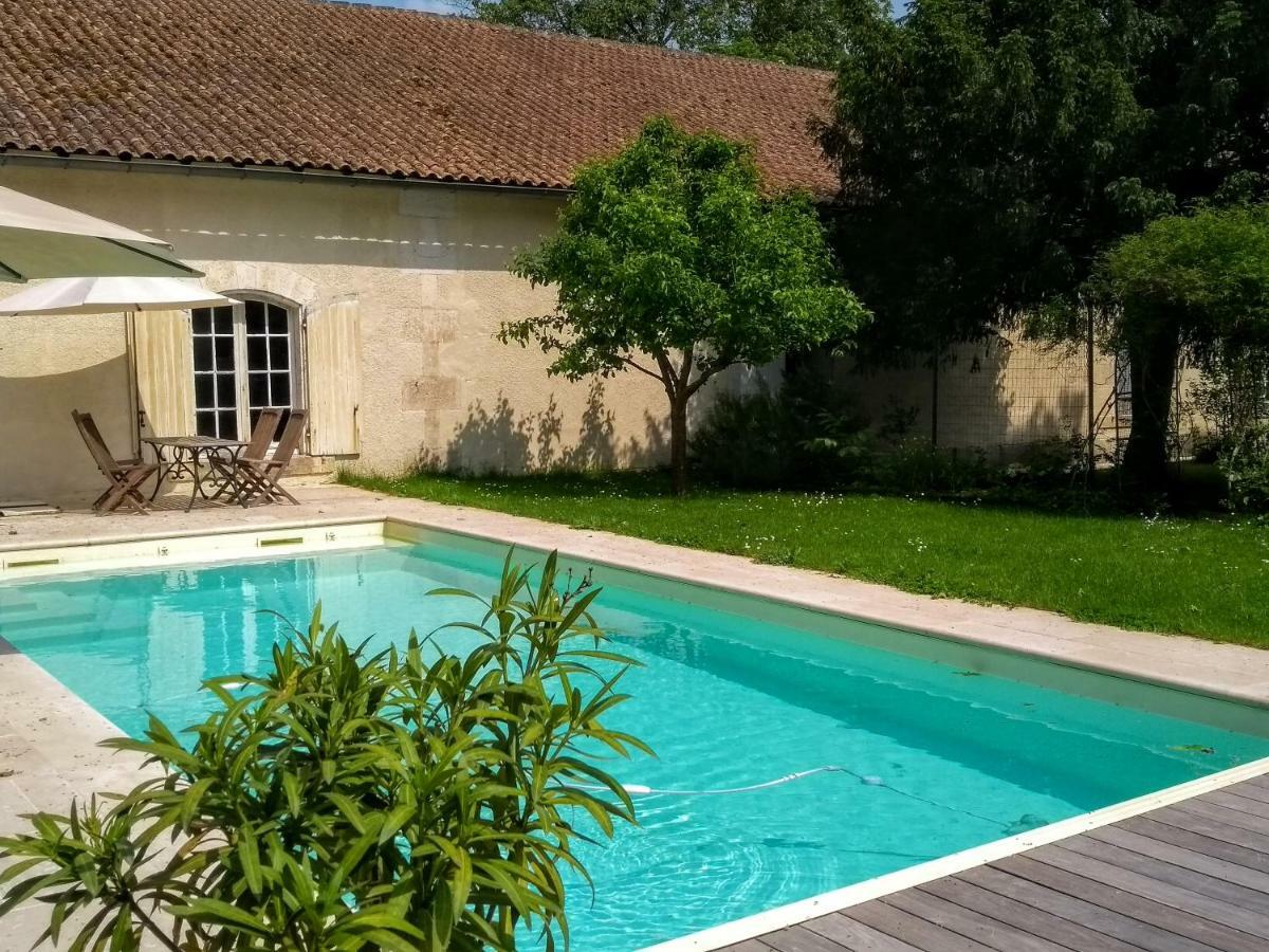לינה וארוחת בוקר Bourg-Charente Le Domaine Des Platanes מראה חיצוני תמונה